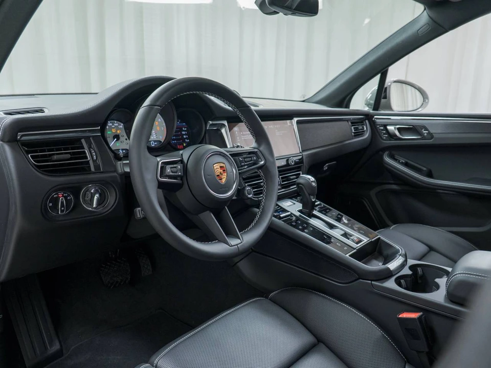 2026 Porsche Macan GTS - Image 4 of 4