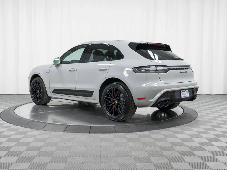 2026 Porsche Macan GTS - Image 3 of 4