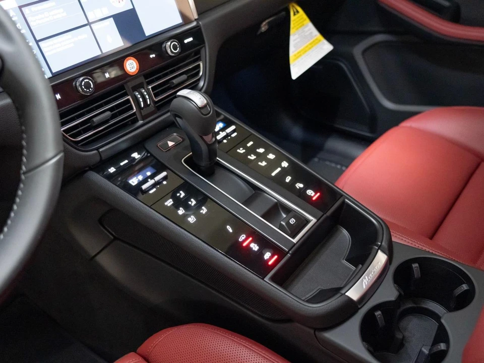 2026 Porsche Macan GTS - Image 22 of 29