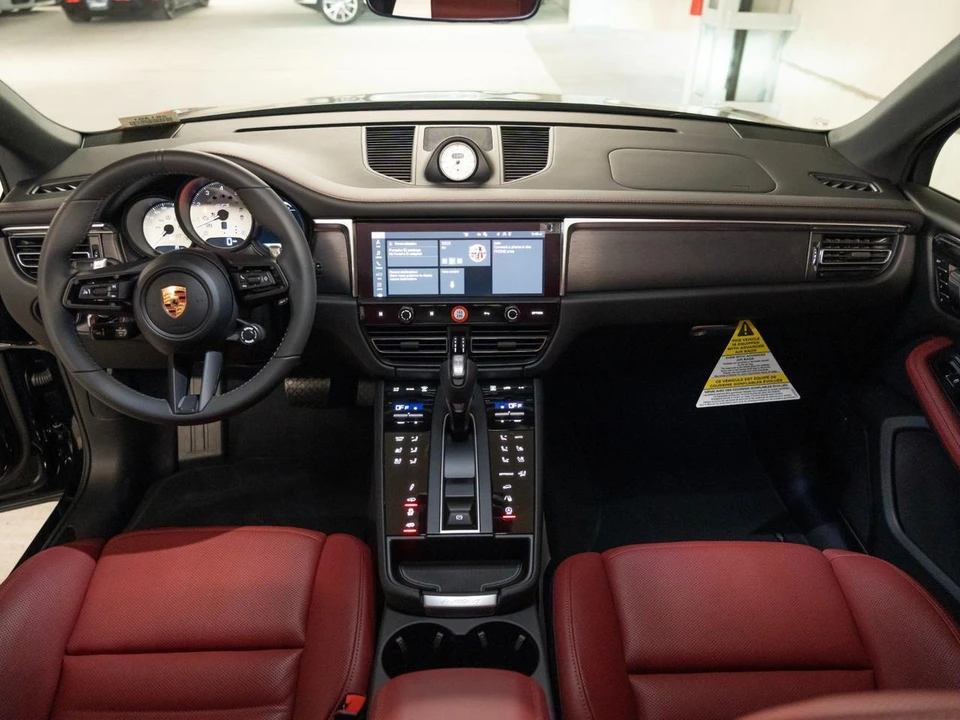 2026 Porsche Macan GTS - Image 26 of 29
