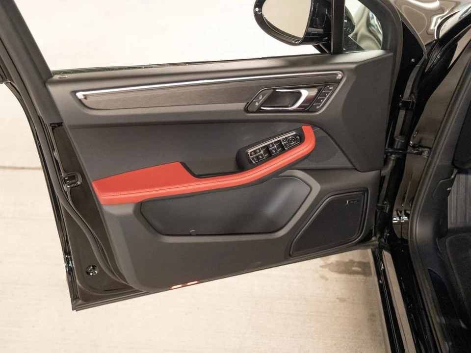 2026 Porsche Macan GTS - Image 16 of 29