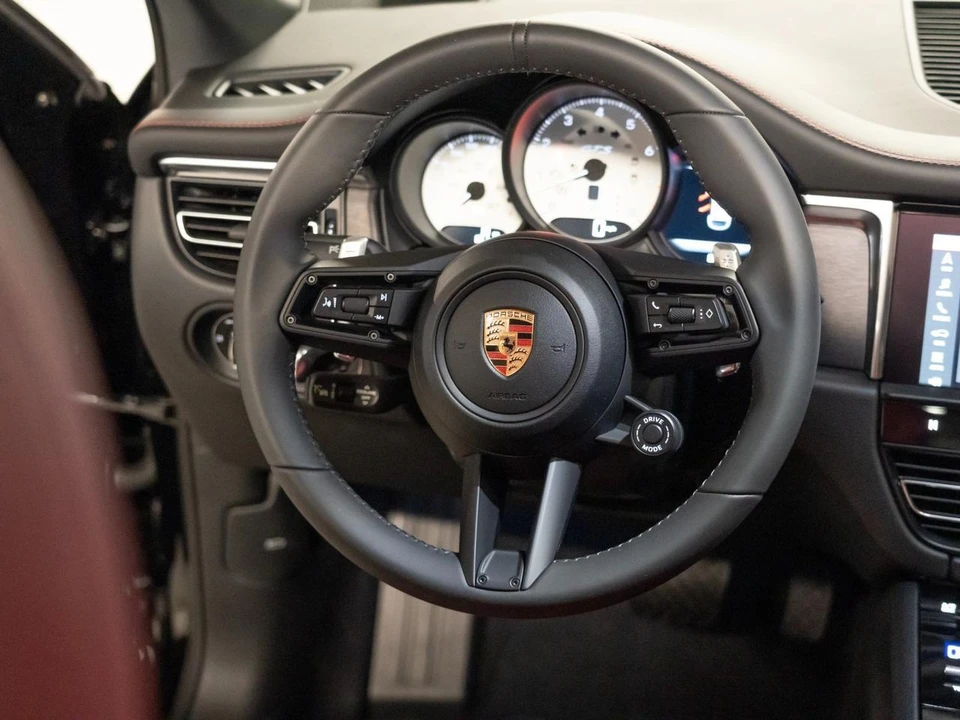 2026 Porsche Macan GTS - Image 27 of 29
