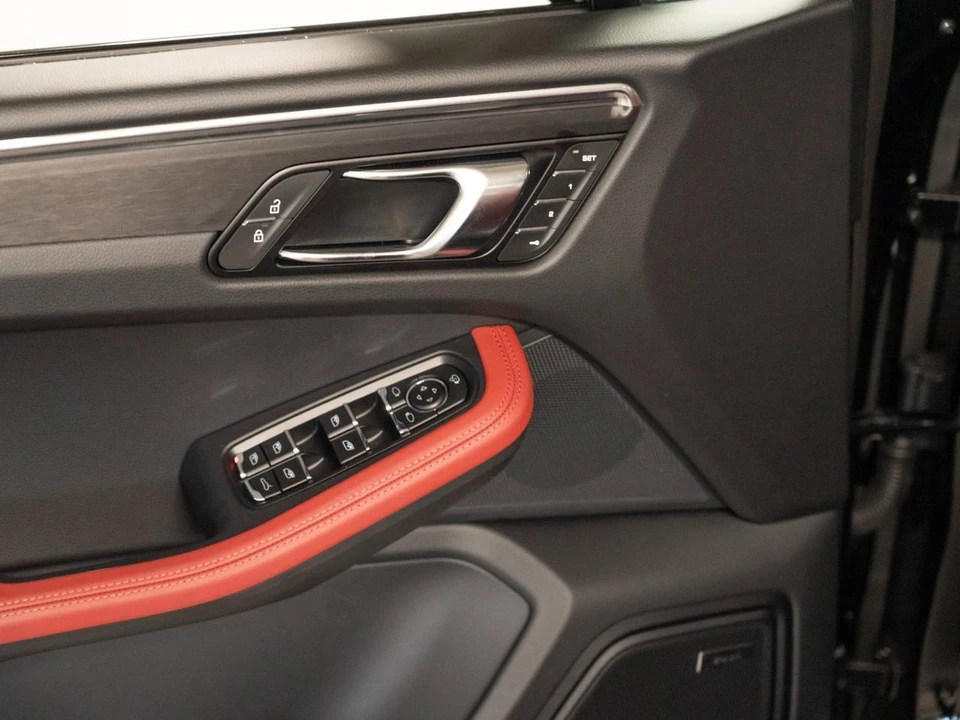 2026 Porsche Macan GTS - Image 17 of 29