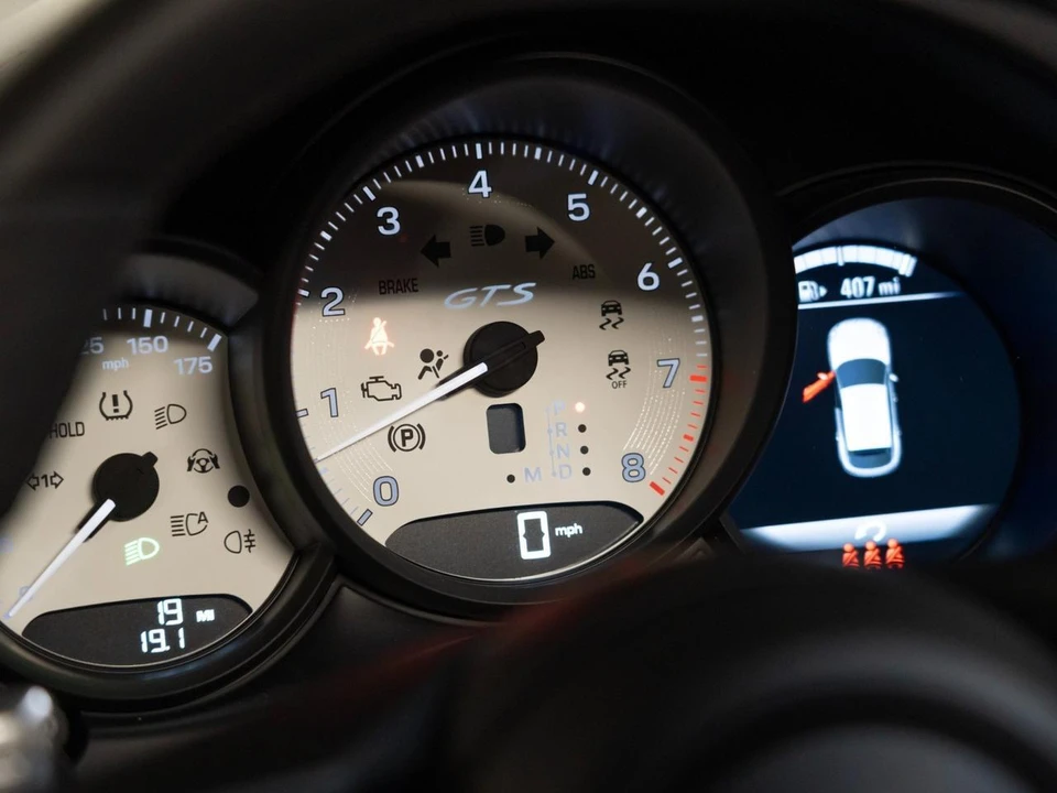 2026 Porsche Macan GTS - Image 19 of 29