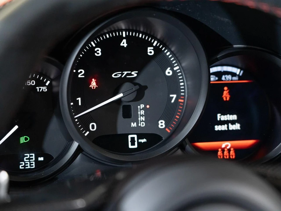 2026 Porsche Macan GTS - Image 19 of 29