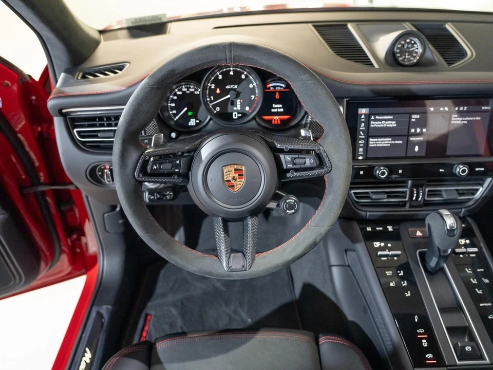 2026 Porsche Macan GTS - Image 28 of 29