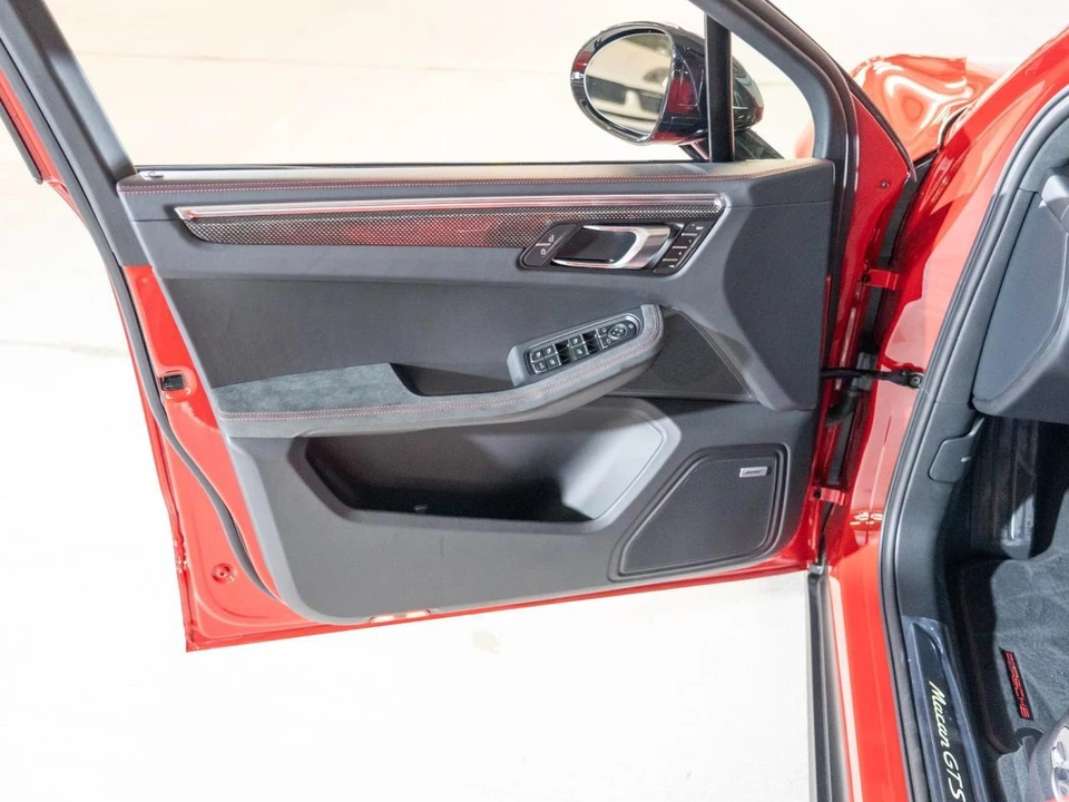 2026 Porsche Macan GTS - Image 16 of 29