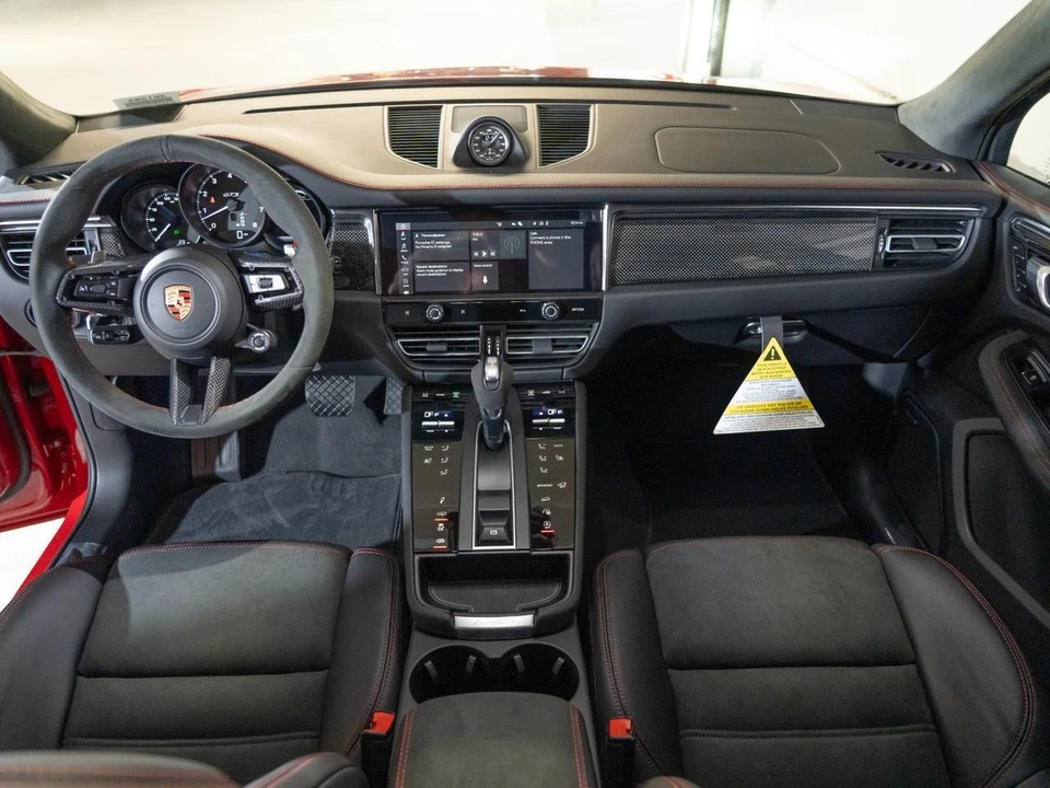 2026 Porsche Macan GTS - Image 26 of 29