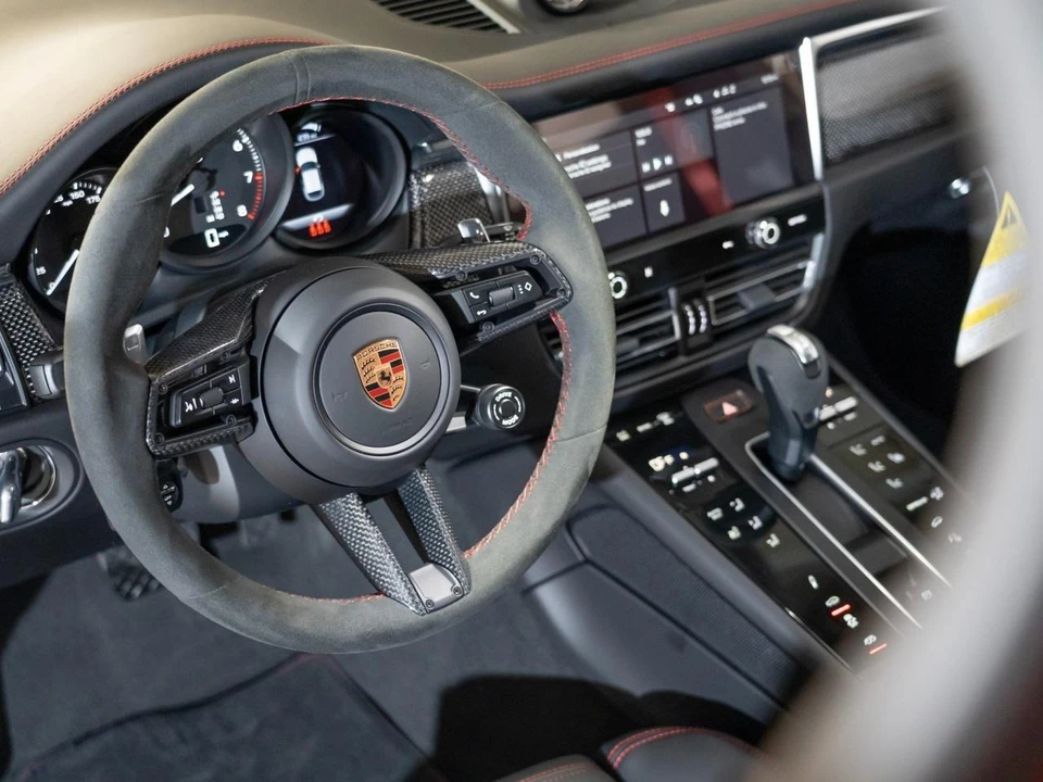 2026 Porsche Macan GTS - Image 15 of 29