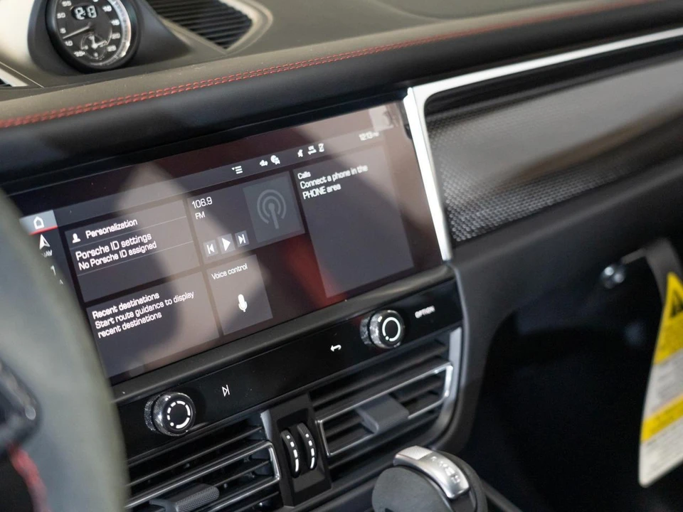 2026 Porsche Macan GTS - Image 21 of 29