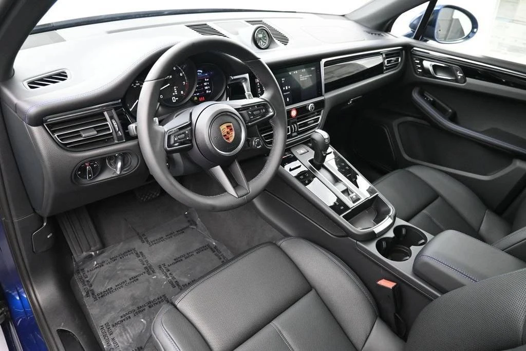 2026 Porsche Macan GTS - Image 4 of 5