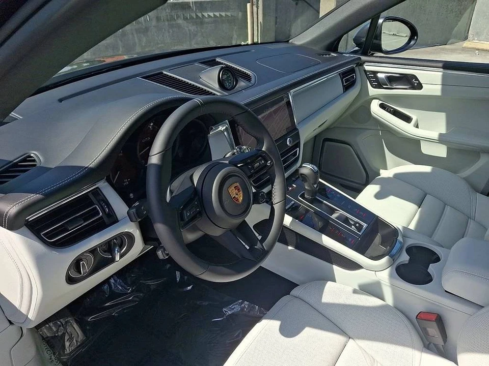 2026 Porsche Macan GTS - Image 4 of 4