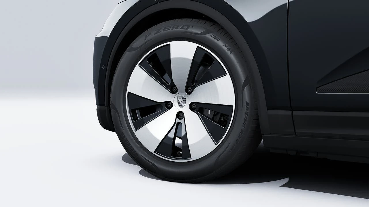 2026 Porsche Macan Electric - Image 10 of 14