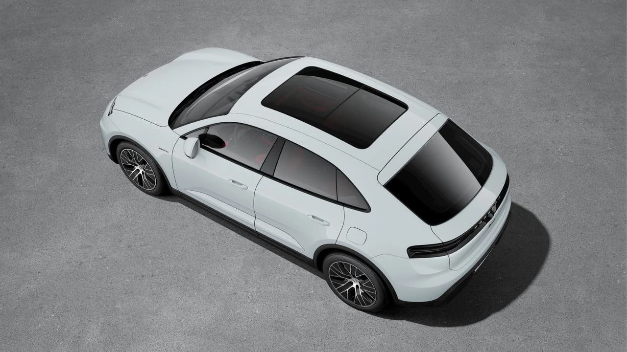 2026 Porsche Macan Electric - Image 4 of 10