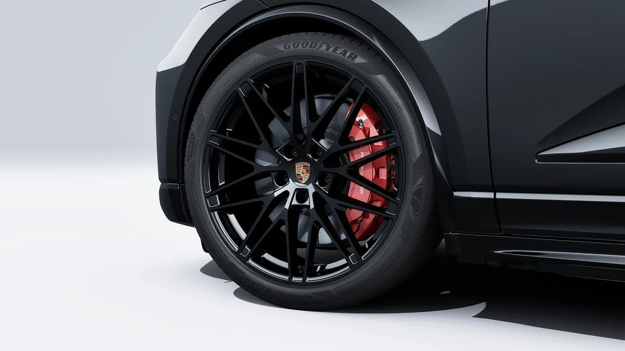 2026 Porsche Macan GTS - Image 10 of 14