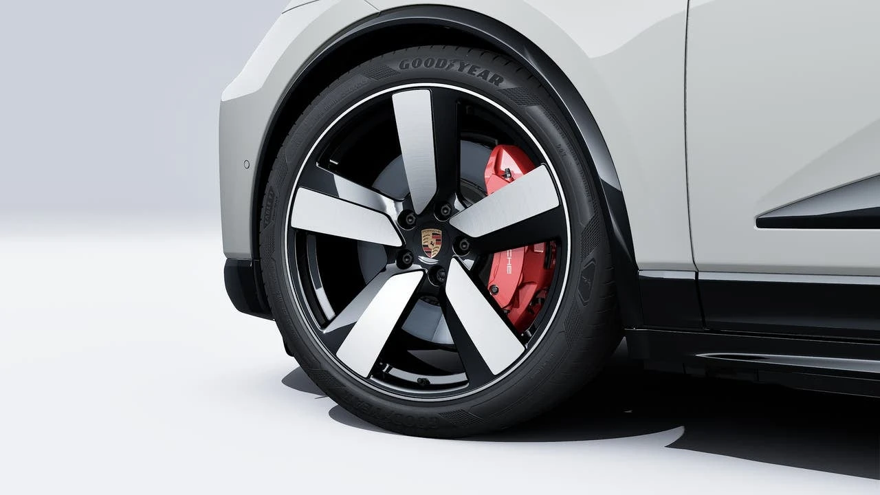 2026 Porsche Macan GTS - Image 10 of 14