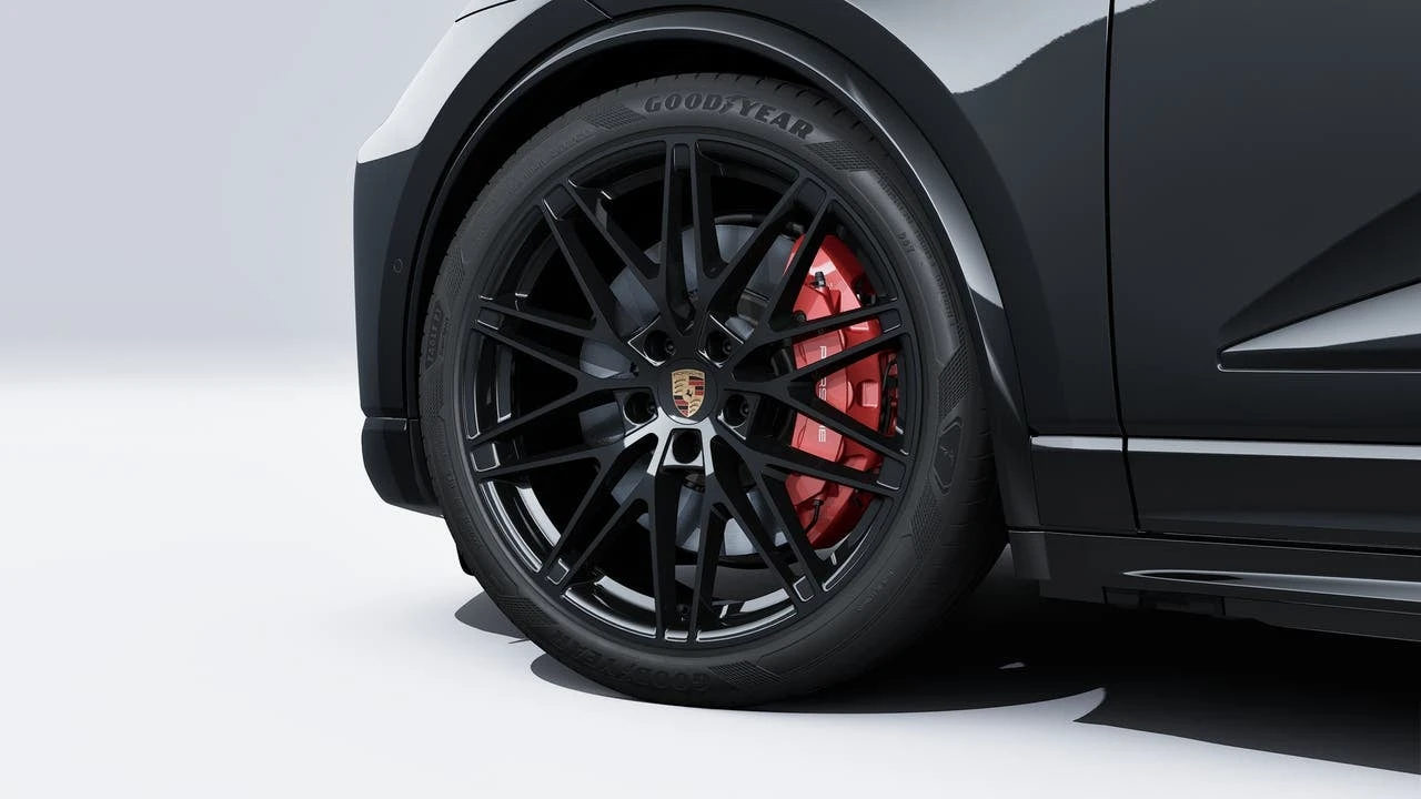 2026 Porsche Macan GTS - Image 10 of 14