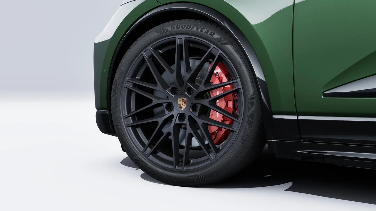 2026 Porsche Macan GTS - Image 10 of 14