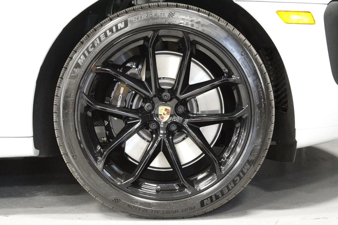 2026 Porsche Macan GTS - Image 11 of 31