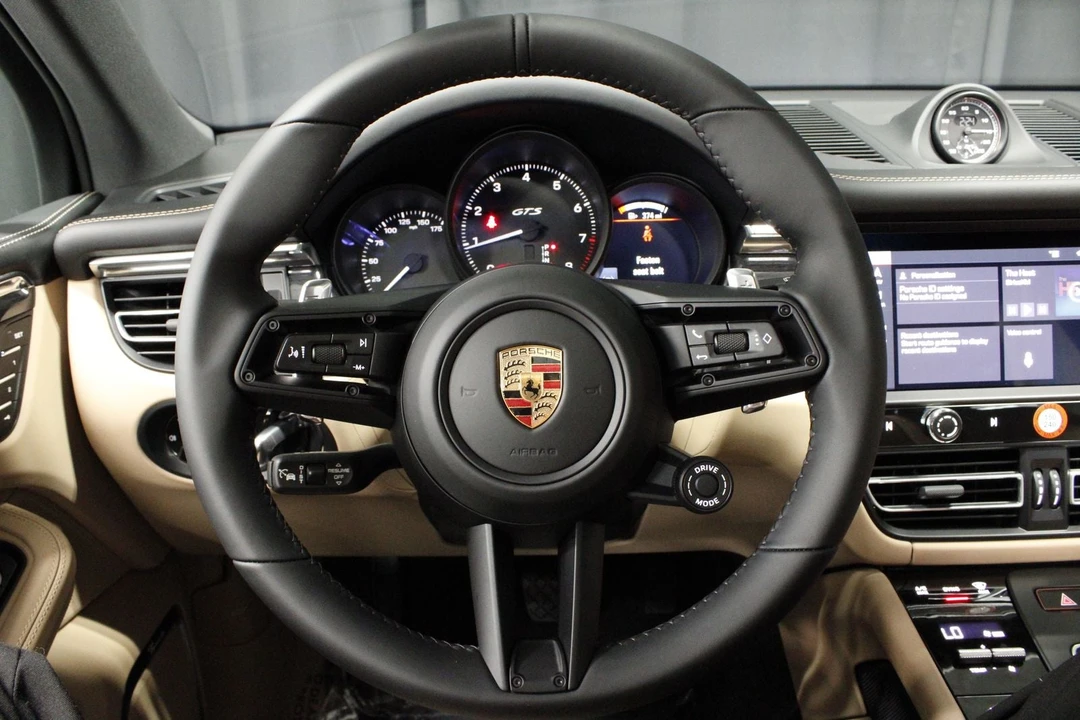 2026 Porsche Macan GTS - Image 21 of 31
