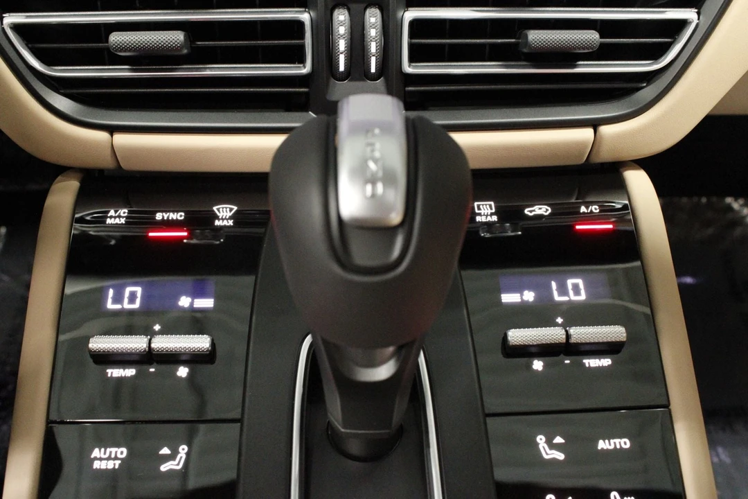 2026 Porsche Macan GTS - Image 25 of 31