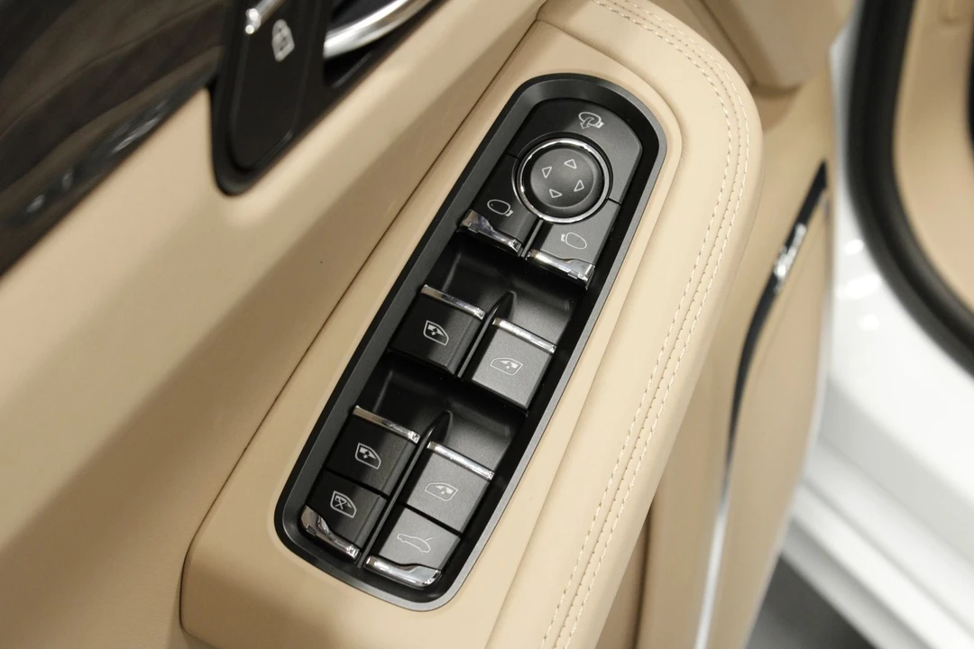 2026 Porsche Macan GTS - Image 28 of 31