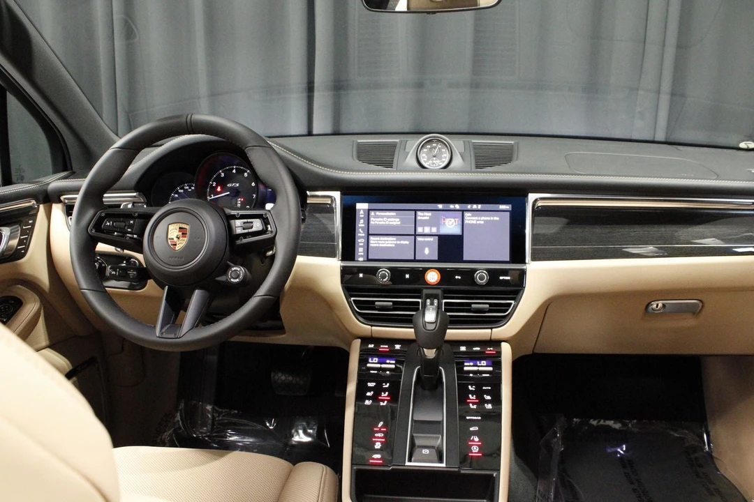 2026 Porsche Macan GTS - Image 4 of 31
