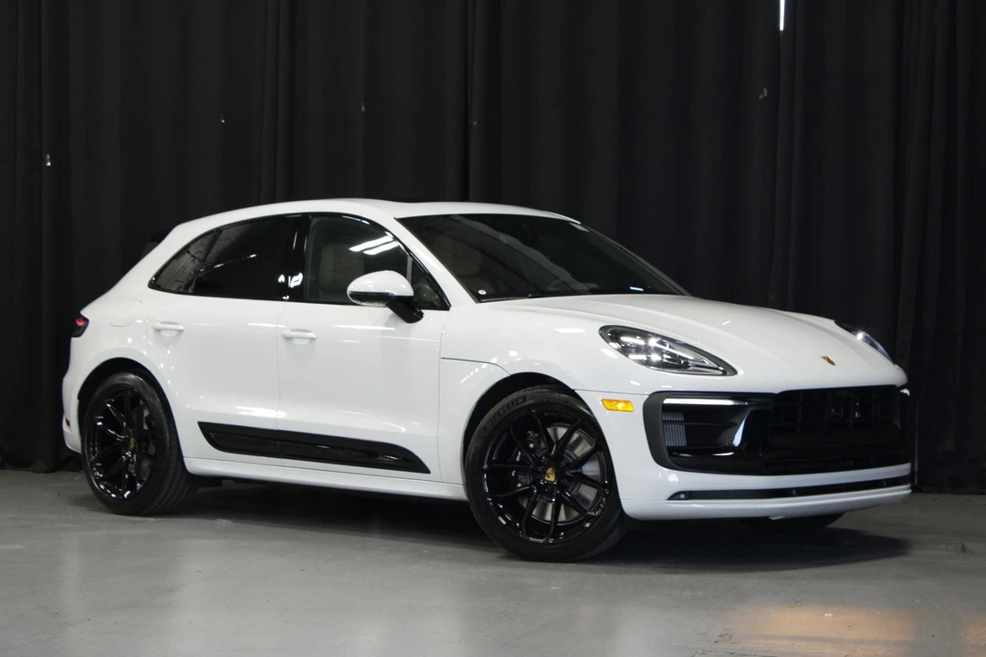2026 Porsche Macan GTS - Image 9 of 31