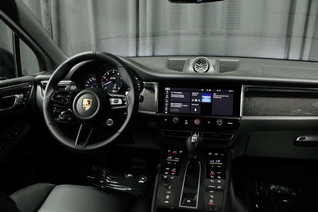 2026 Porsche Macan GTS - Image 10 of 31