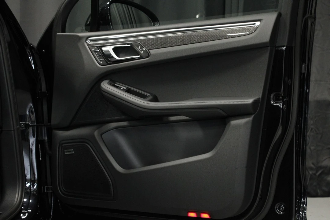 2026 Porsche Macan GTS - Image 16 of 31