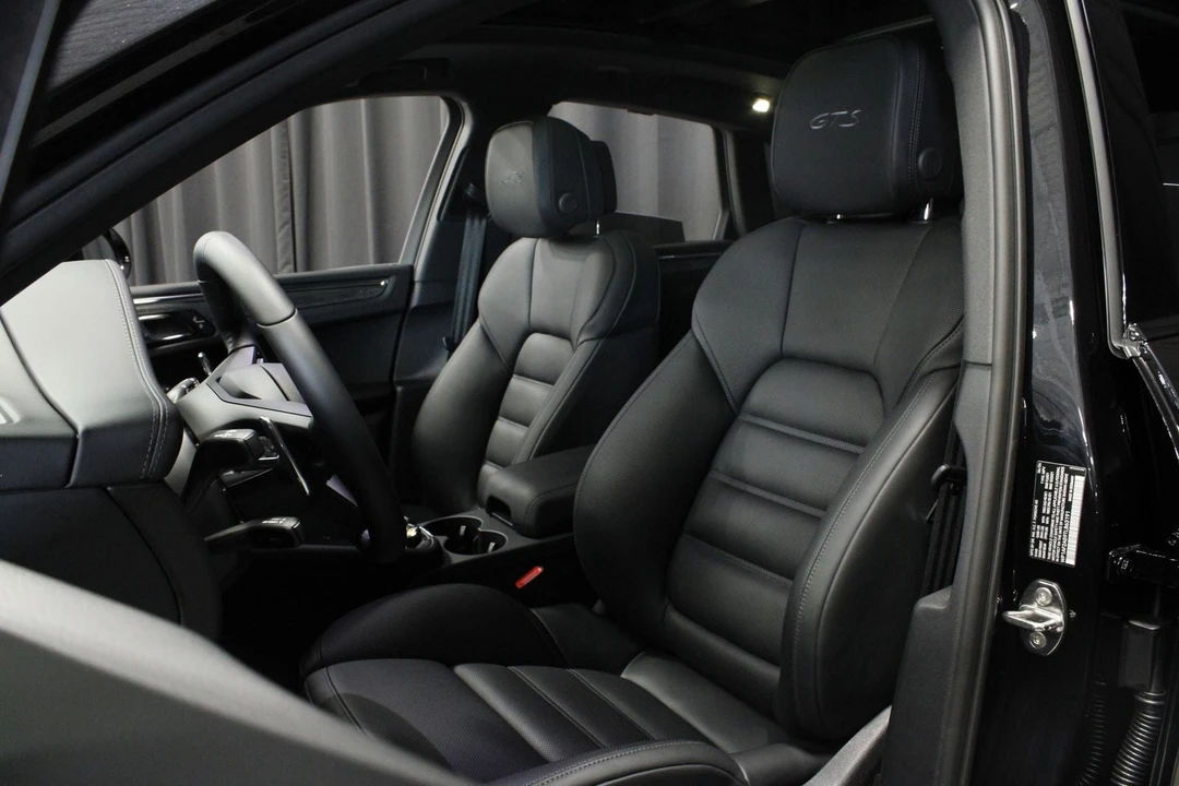 2026 Porsche Macan GTS - Image 17 of 31