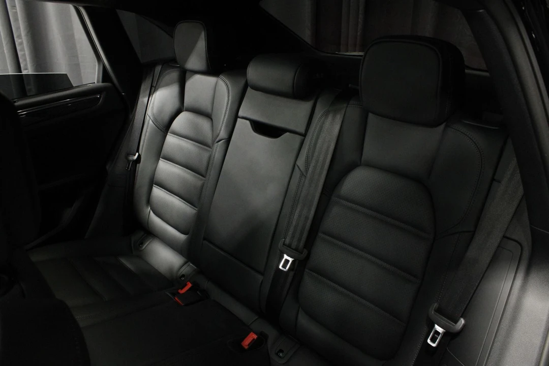 2026 Porsche Macan GTS - Image 19 of 31