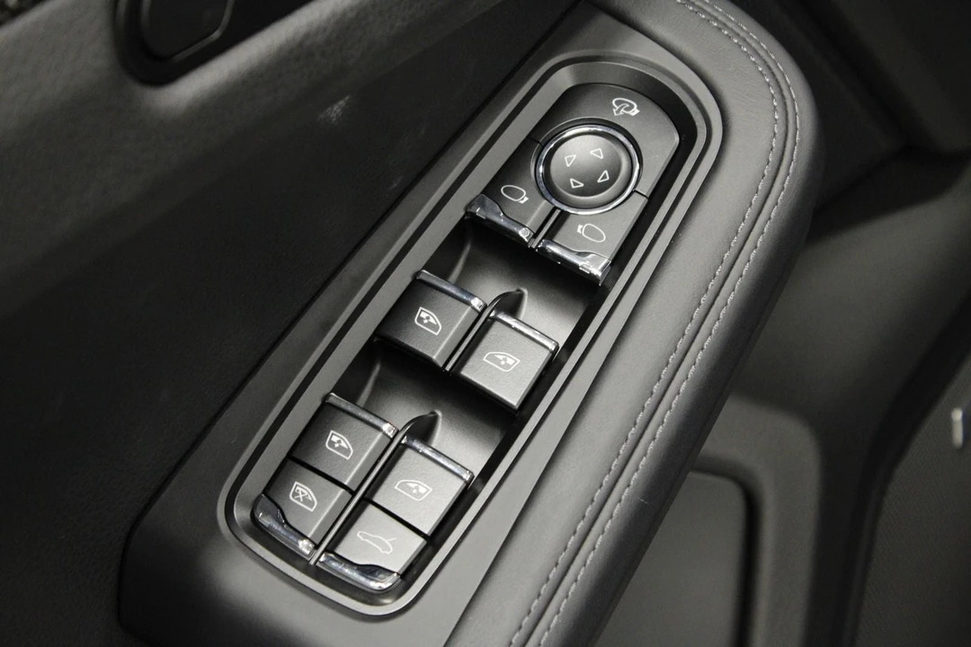 2026 Porsche Macan GTS - Image 25 of 31