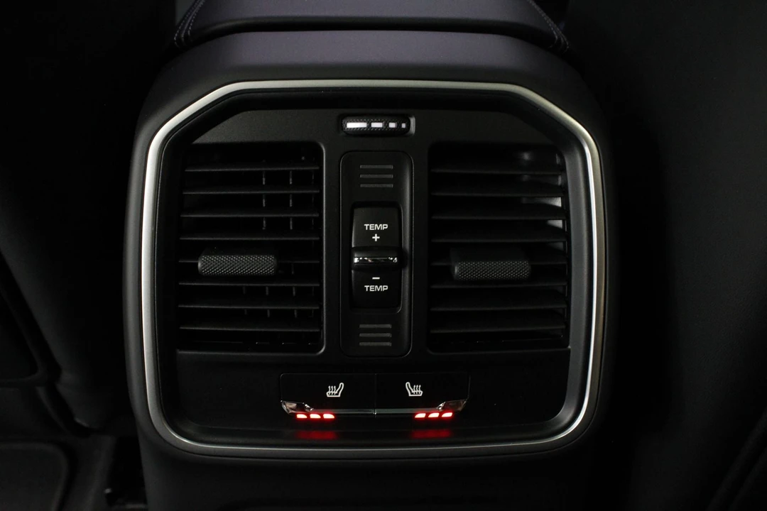 2026 Porsche Macan GTS - Image 28 of 31