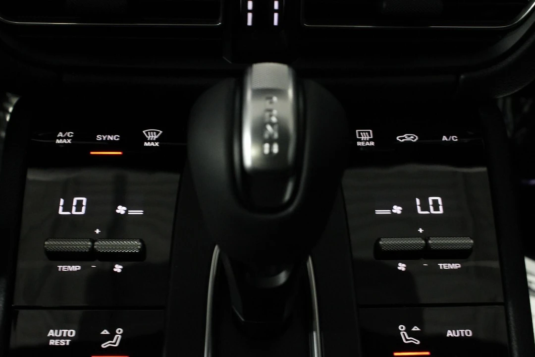 2026 Porsche Macan GTS - Image 29 of 31