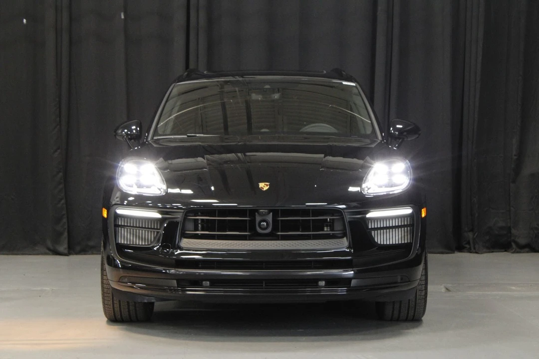 2026 Porsche Macan GTS - Image 8 of 31