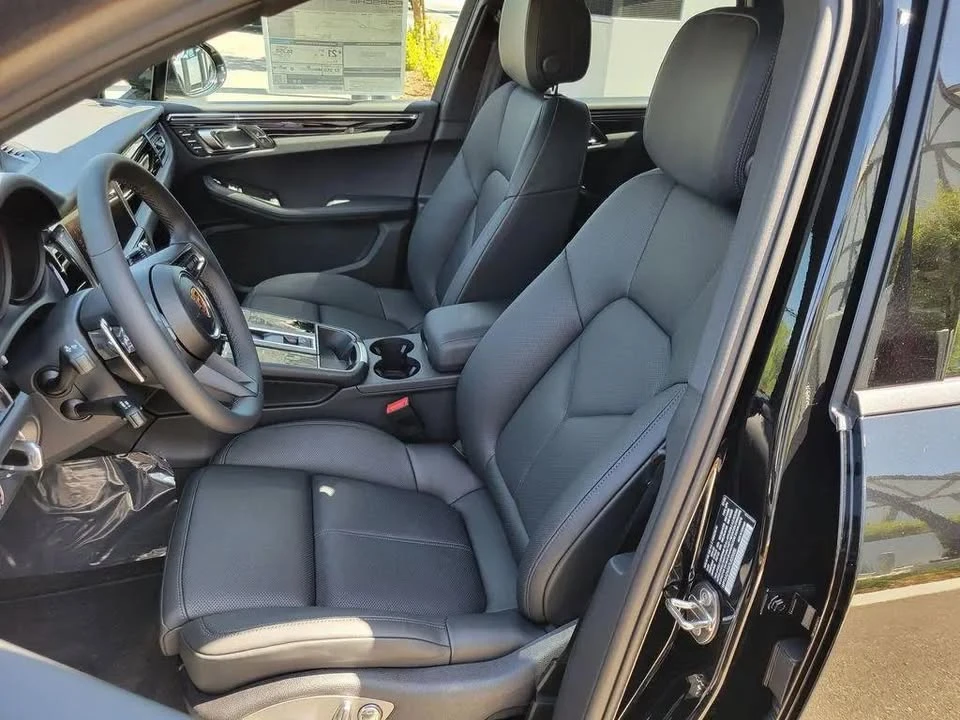 2026 Porsche Macan T - Image 5 of 6