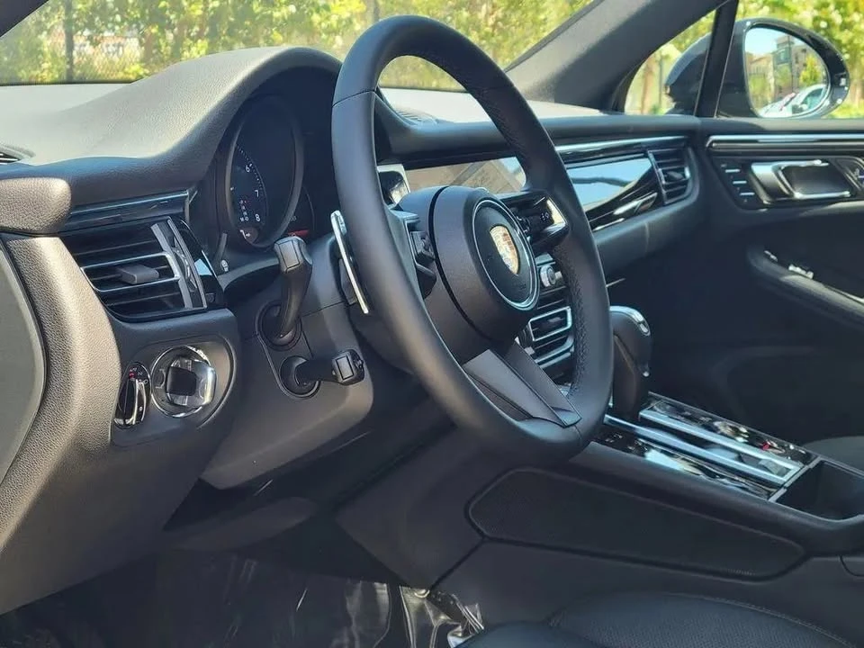 2026 Porsche Macan T - Image 4 of 6