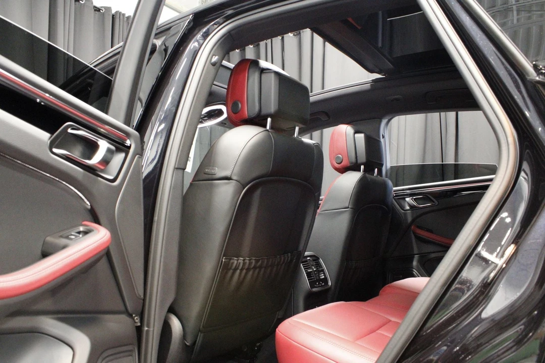 2026 Porsche Macan S - Image 19 of 31
