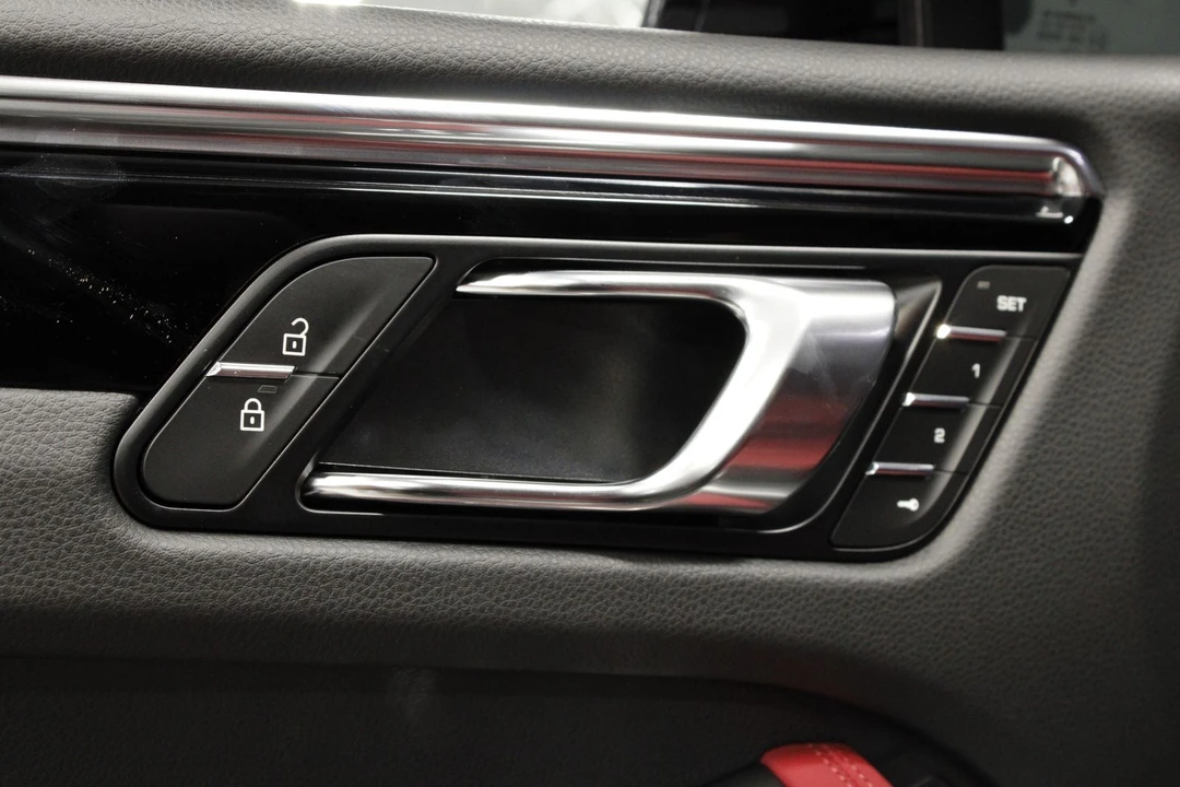 2026 Porsche Macan S - Image 27 of 31