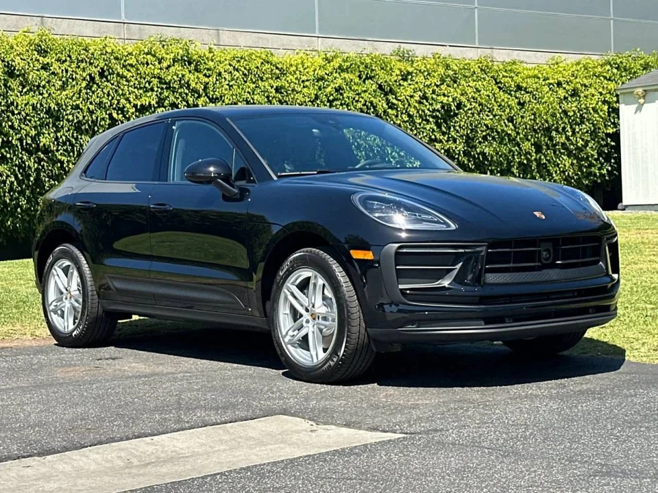 2026 Porsche Macan - Image 10 of 10