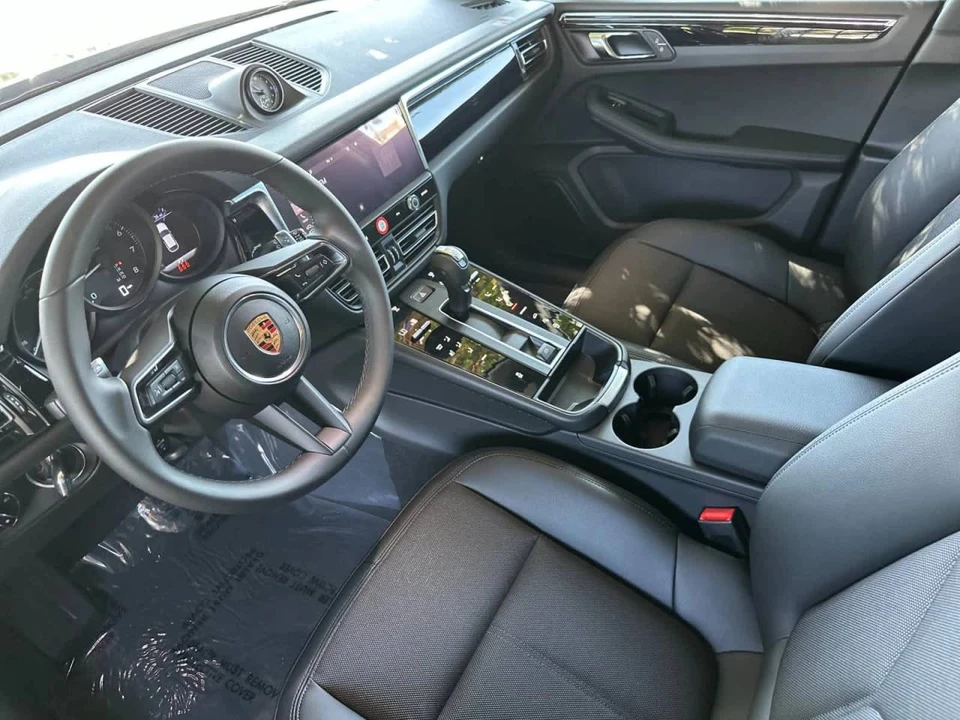 2026 Porsche Macan - Image 4 of 10