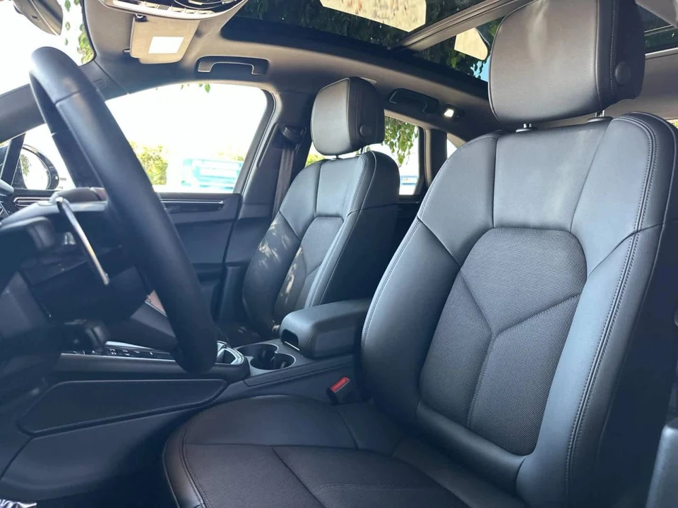 2026 Porsche Macan - Image 5 of 10