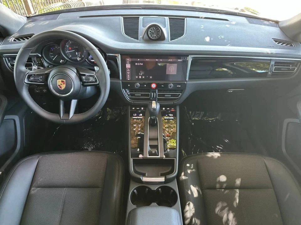 2026 Porsche Macan - Image 6 of 10