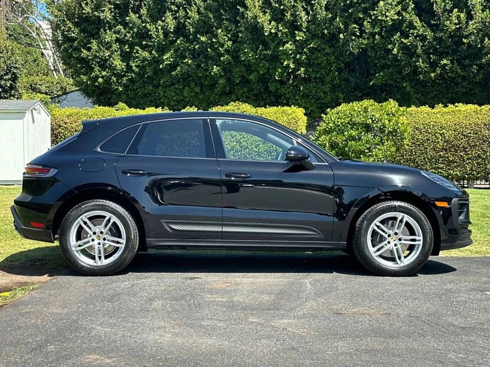 2026 Porsche Macan - Image 9 of 10