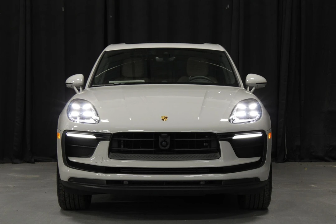 2026 Porsche Macan - Image 10 of 31