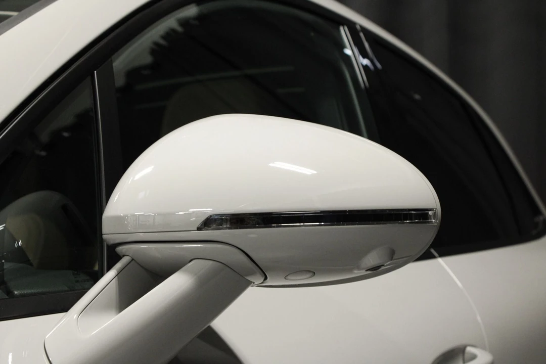 2026 Porsche Macan - Image 13 of 31