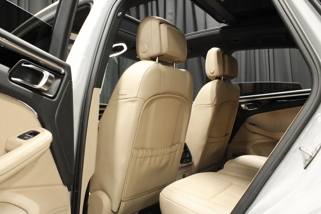 2026 Porsche Macan - Image 19 of 31
