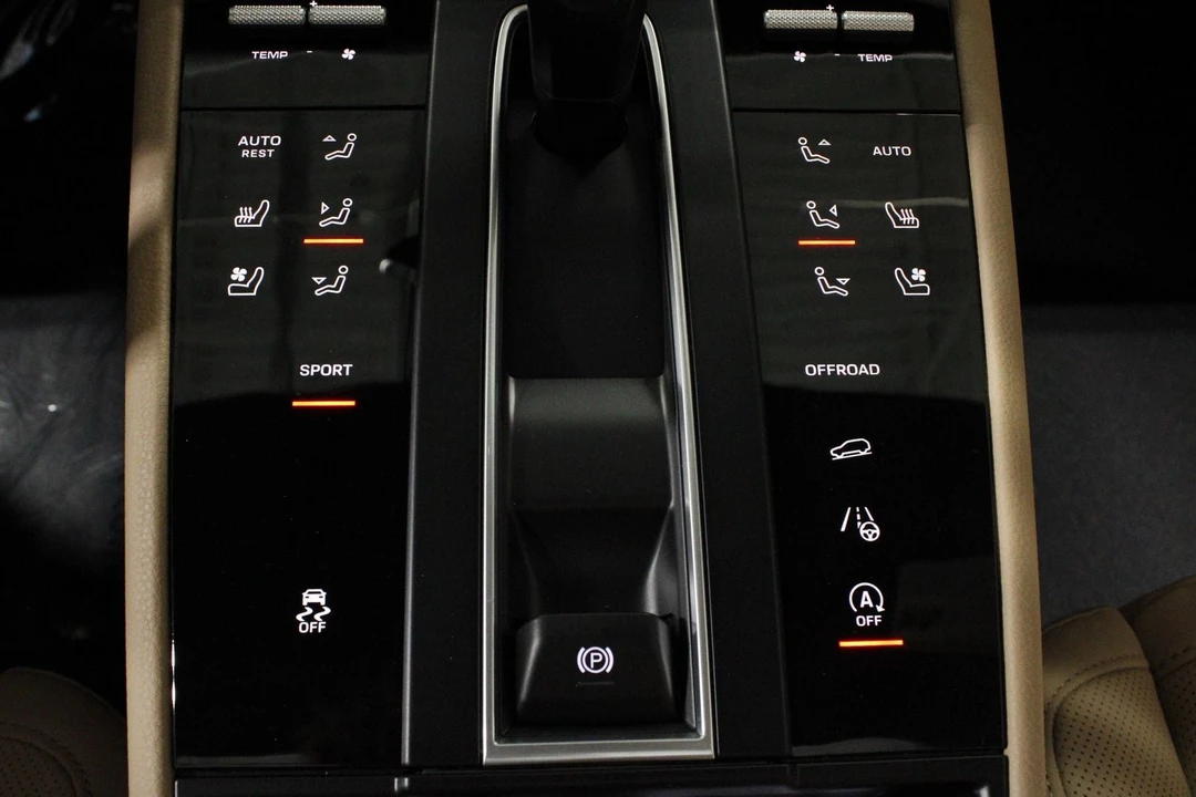 2026 Porsche Macan - Image 25 of 31