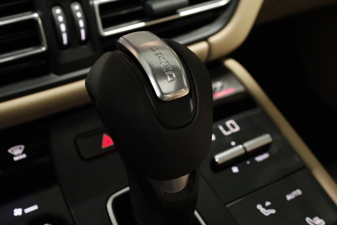 2026 Porsche Macan - Image 26 of 31